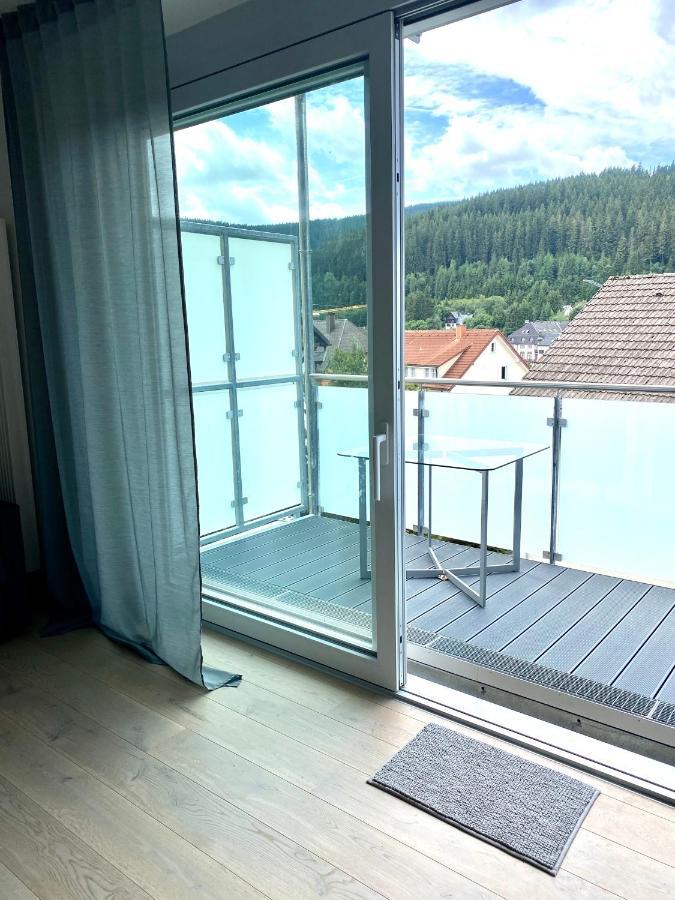 Exklusive 82 Qm Loftwohnung Mit Tiefgarage Und Sued-Balkon Zentral Titisee-Neustadt Exterior foto
