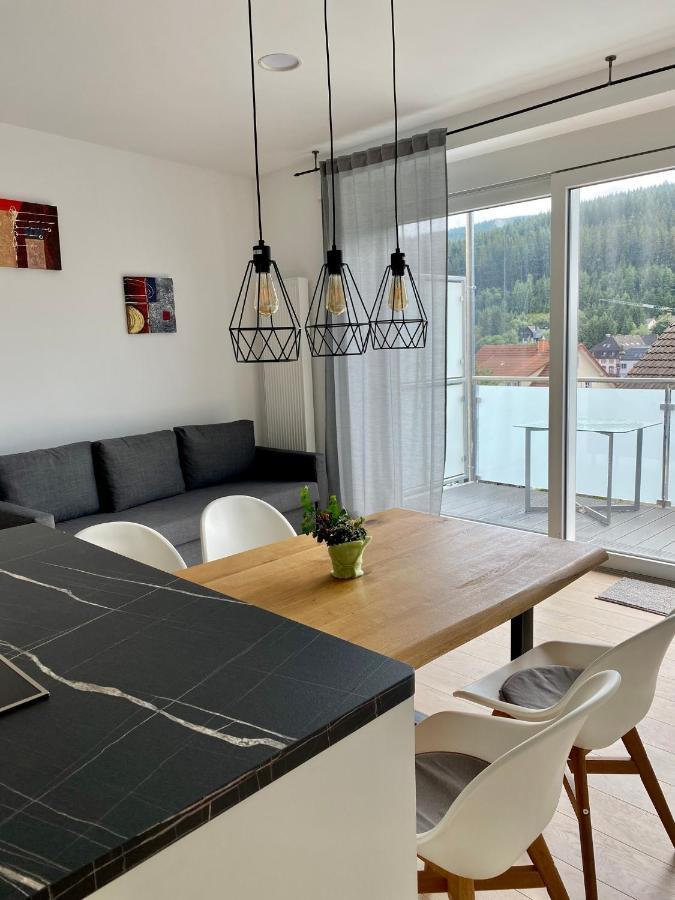 Exklusive 82 Qm Loftwohnung Mit Tiefgarage Und Sued-Balkon Zentral Titisee-Neustadt Exterior foto