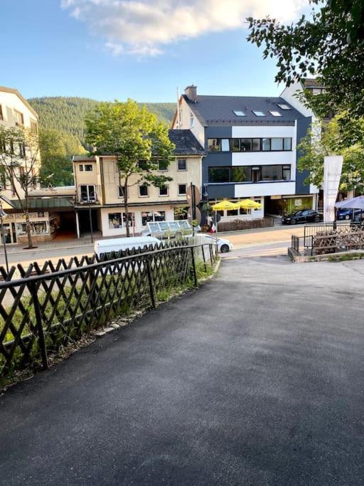 Exklusive 82 Qm Loftwohnung Mit Tiefgarage Und Sued-Balkon Zentral Titisee-Neustadt Exterior foto