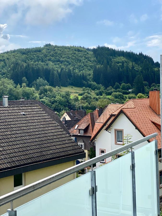 Exklusive 82 Qm Loftwohnung Mit Tiefgarage Und Sued-Balkon Zentral Titisee-Neustadt Exterior foto